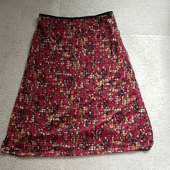 Dresses & Skirts - Wrapper Elastic waistband skirt with flowy bottom